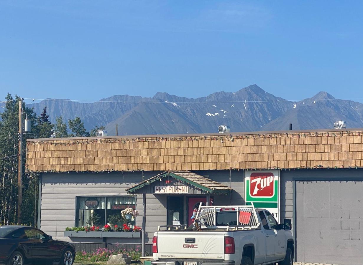 Glacier View Inn Haines Junction Exterior foto